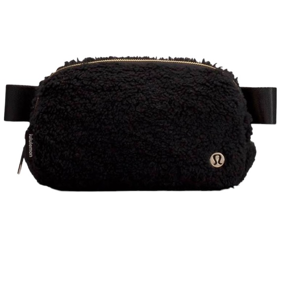 lululemon athletica Handbags - Lululemon Everywhere Fleece Belt Bag Black New with Tags!
